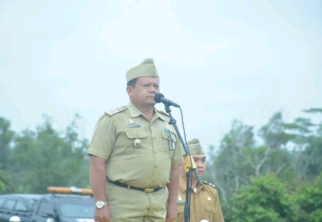 Drs. Eko Dian Susanto, M.I.P.  Pimpin Apel Bulanan di Lapangan Merdeka Gunung Sugih