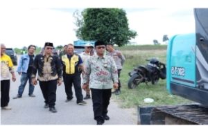 Bupati Lampung Tengah Tinjau Langsung Progres Pelebaran Jalan Rumbia-Bumi Nabung