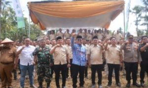 Bupati Ardito Wijaya Lantik Pengurus Gapoktan Lampung Tengah Dan Panen Raya Padi di Kampung Sri Pendowo