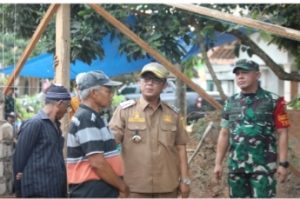 Bupati Lampung Tengah Meninjau langsung Pelaksanaan Program TNI Manunggal Membangun Desa (TMMD) Ke-125